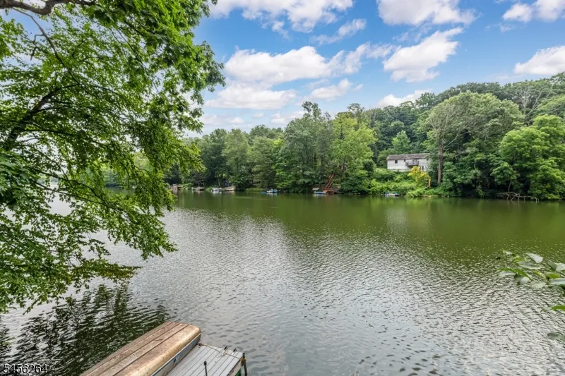 42 W Shore Dr Vernon, NJ 07462