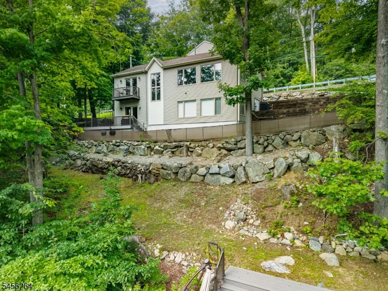 42 W Shore Dr Vernon, NJ 07462