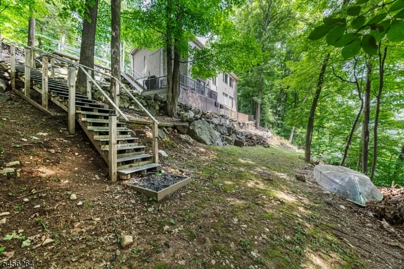42 W Shore Dr Vernon, NJ 07462
