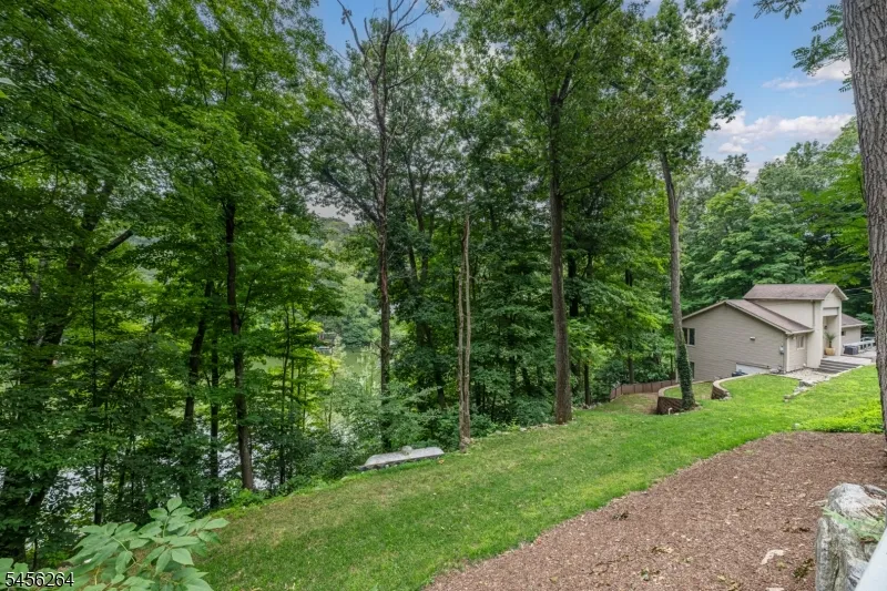 42 W Shore Dr Vernon, NJ 07462