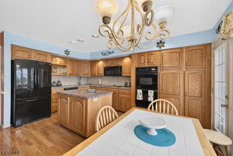 25 Princeton Dr Middlesex, NJ 08846