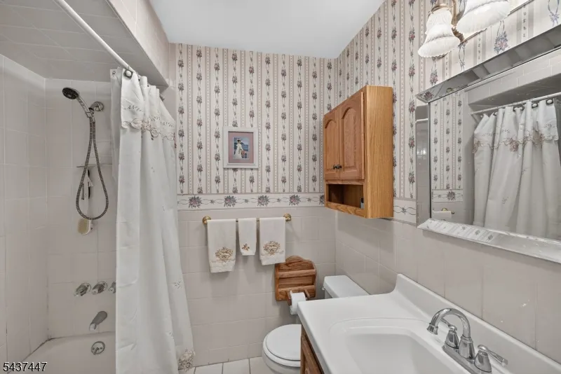 25 Princeton Dr Middlesex, NJ 08846