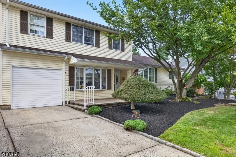 25 Princeton Dr Middlesex, NJ 08846