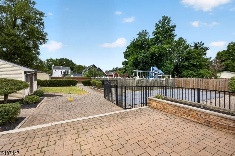 25 Princeton Dr Middlesex, NJ 08846