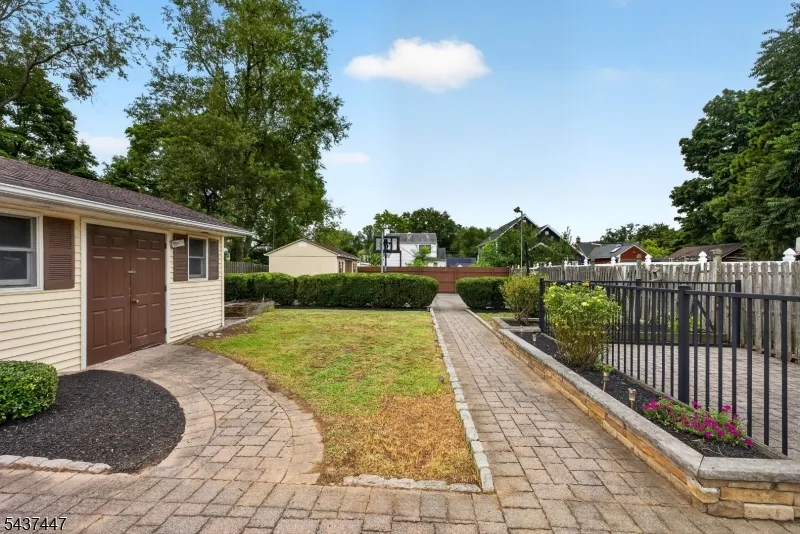 25 Princeton Dr Middlesex, NJ 08846