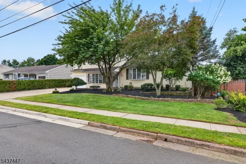 25 Princeton Dr Middlesex, NJ 08846