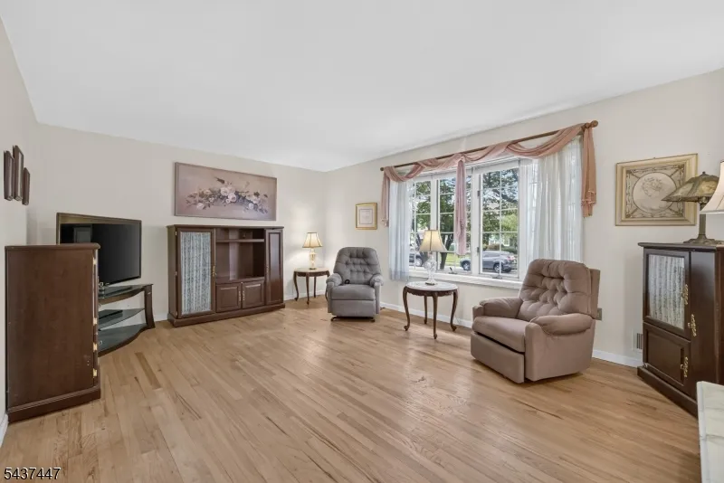 25 Princeton Dr Middlesex, NJ 08846