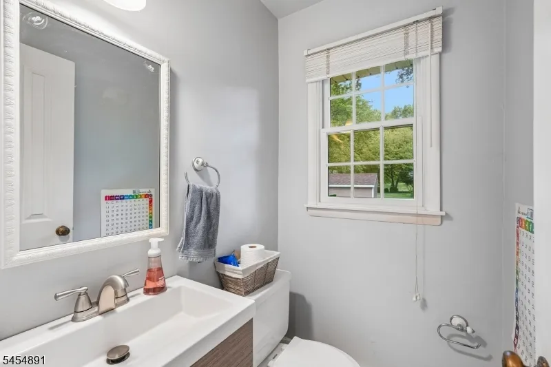 3 Kennedy Ct Wayne, NJ 07470