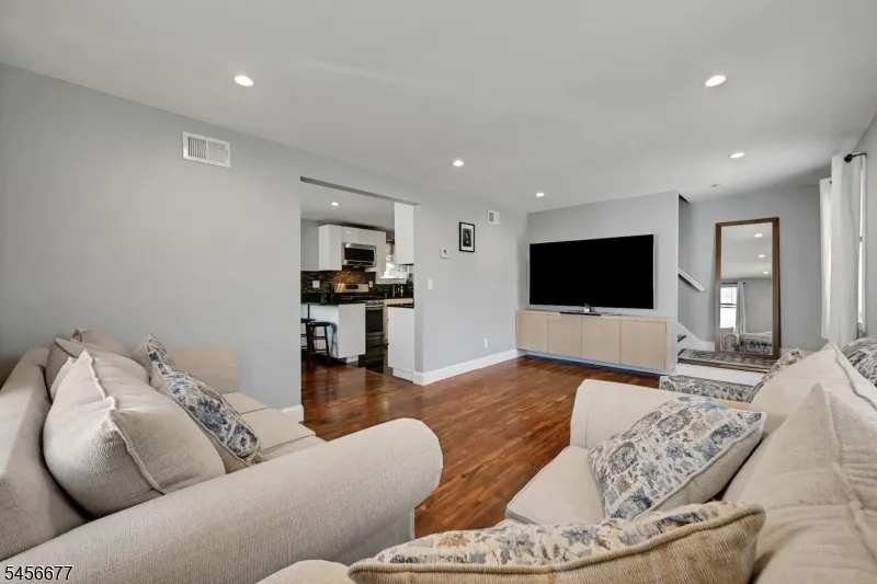 464 Simons Ave Hackensack City, NJ 07601