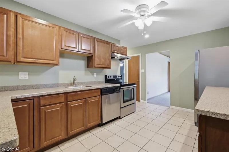 7 Essex Rd Washington, NJ 07882