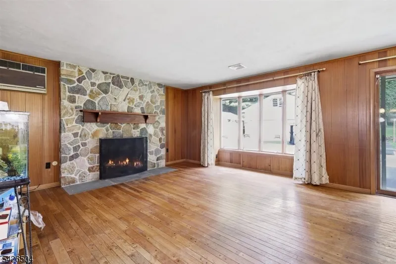 7 Essex Rd Washington, NJ 07882