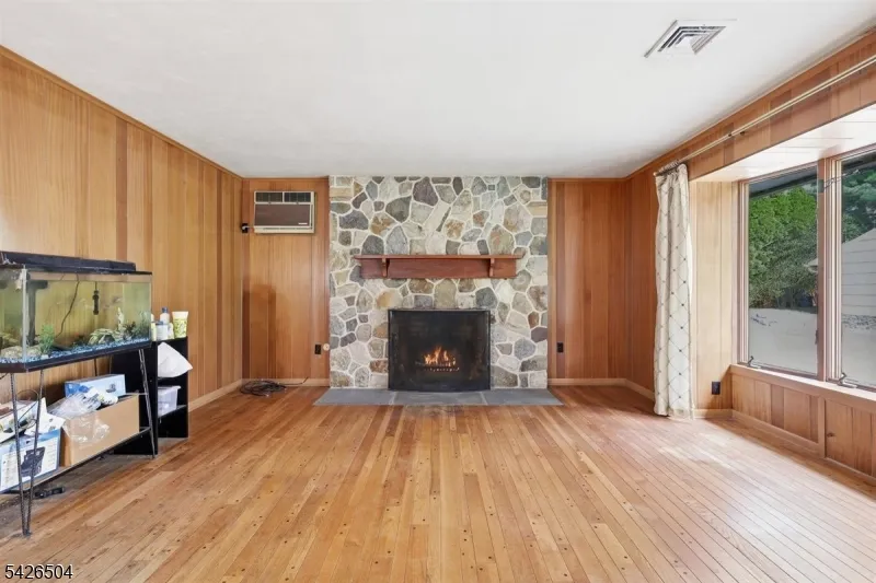 7 Essex Rd Washington, NJ 07882