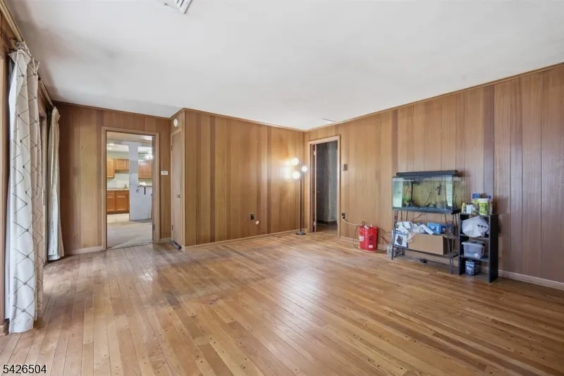 7 Essex Rd Washington, NJ 07882