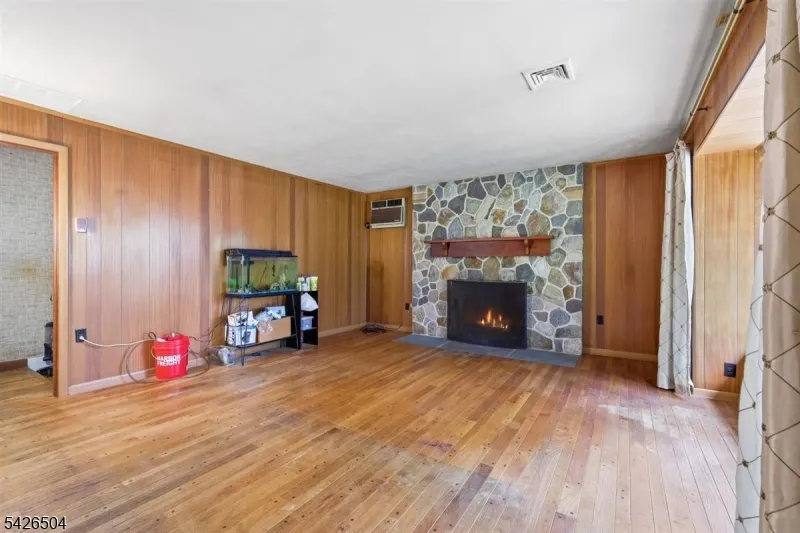 7 Essex Rd Washington, NJ 07882