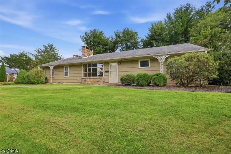 7 Essex Rd Washington, NJ 07882