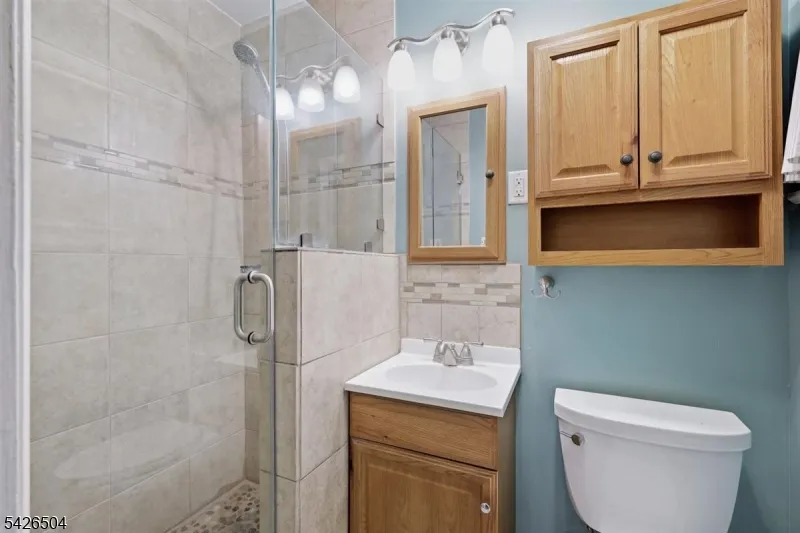 7 Essex Rd Washington, NJ 07882