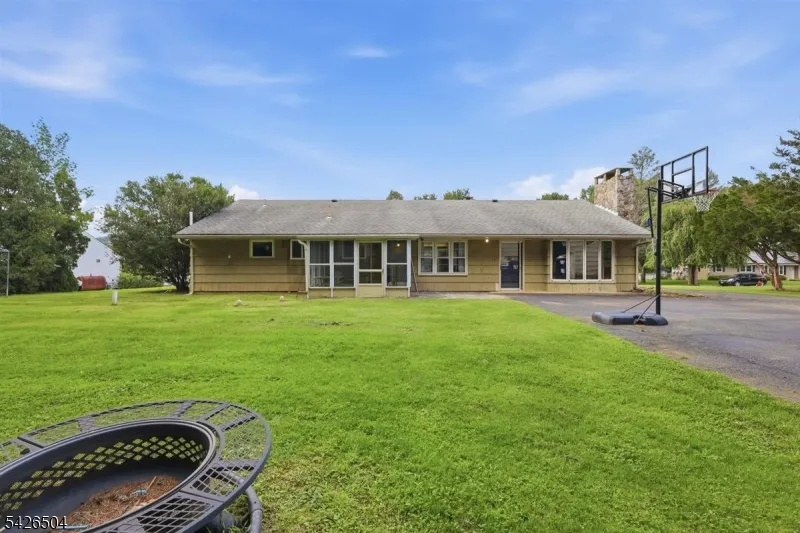 7 Essex Rd Washington, NJ 07882