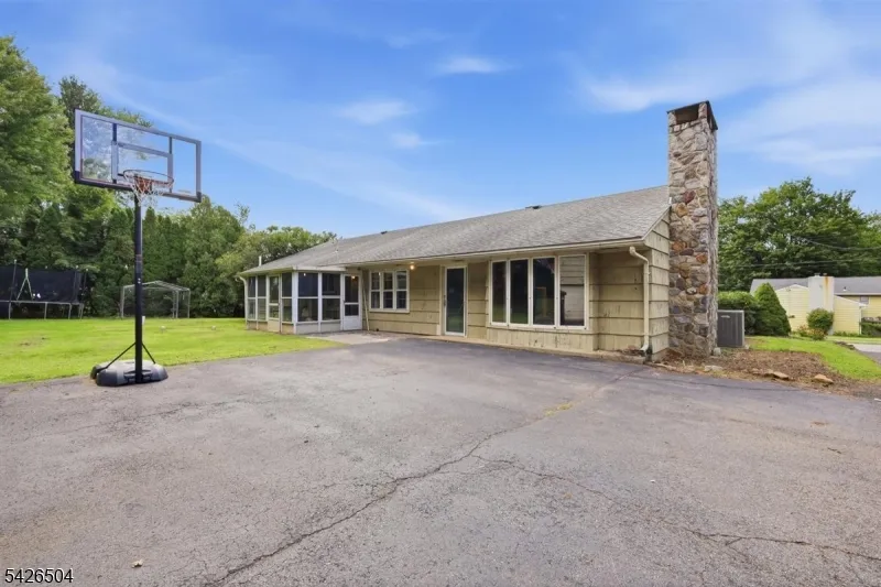 7 Essex Rd Washington, NJ 07882