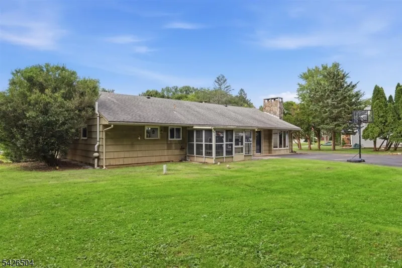 7 Essex Rd Washington, NJ 07882