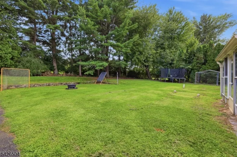 7 Essex Rd Washington, NJ 07882