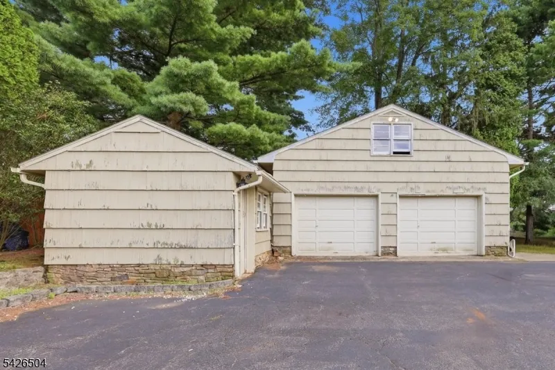 7 Essex Rd Washington, NJ 07882