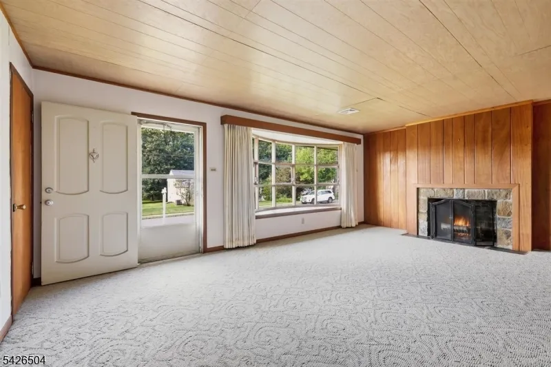 7 Essex Rd Washington, NJ 07882