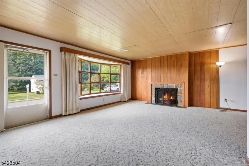 7 Essex Rd Washington, NJ 07882