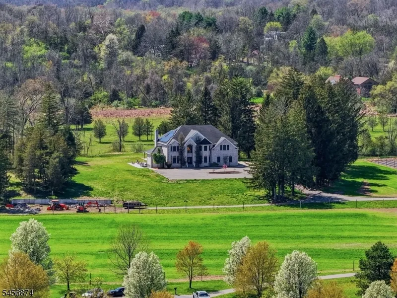 10 Old Forge Rd Green, NJ 07821