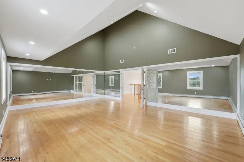 10 Old Forge Rd Green, NJ 07821