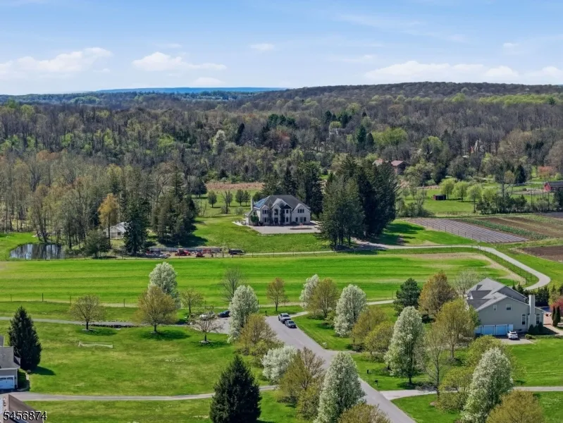 10 Old Forge Rd Green, NJ 07821