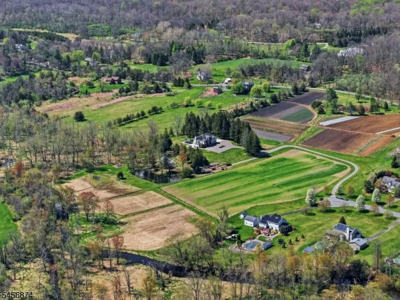 10 Old Forge Rd Green, NJ 07821