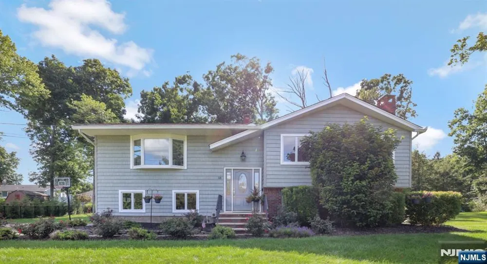 18 Starlight Road Jefferson Township, NJ 07438