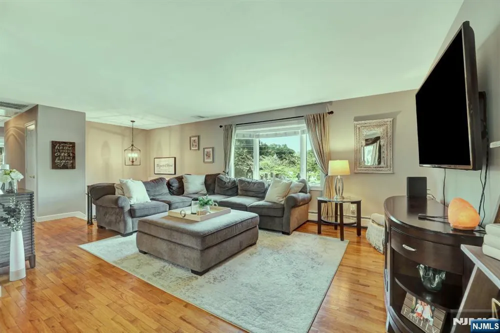 18 Starlight Road Jefferson Township, NJ 07438