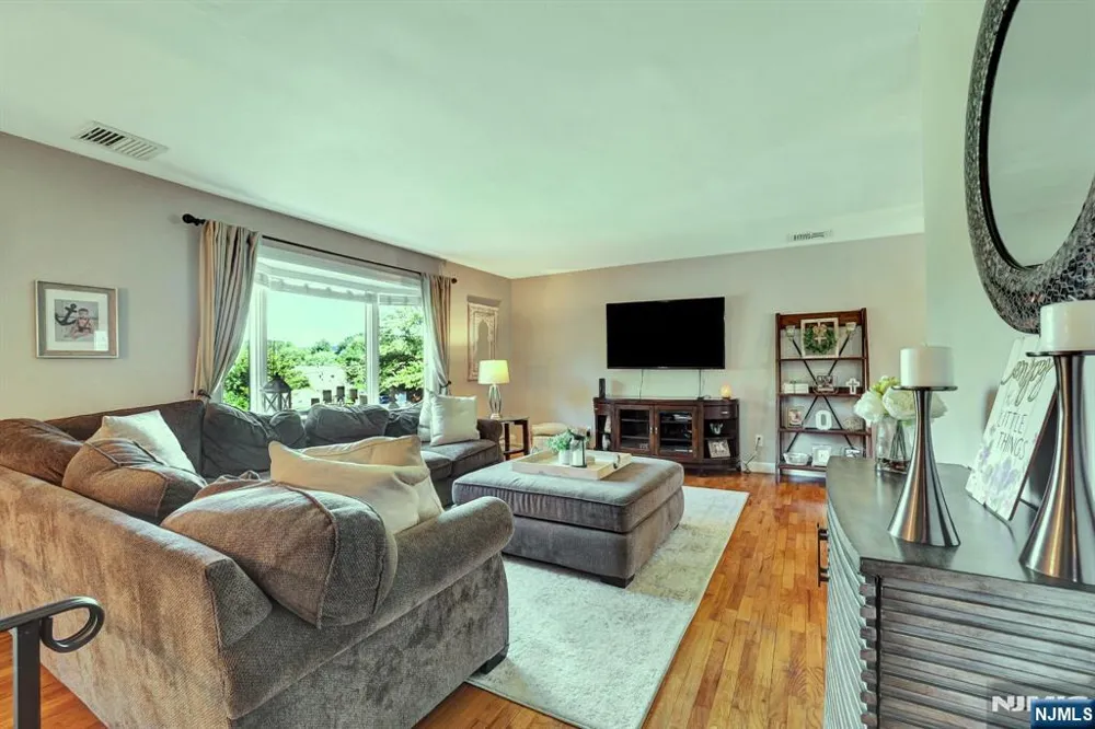 18 Starlight Road Jefferson Township, NJ 07438