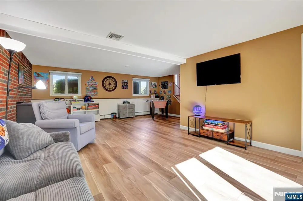 18 Starlight Road Jefferson Township, NJ 07438