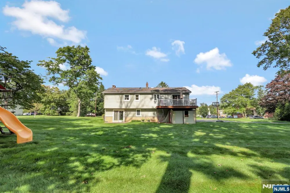 18 Starlight Road Jefferson Township, NJ 07438