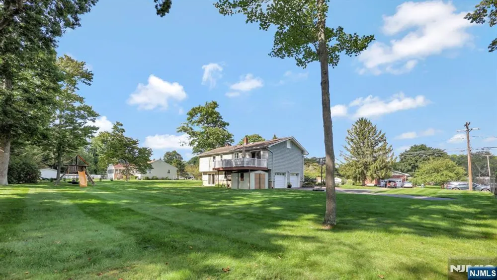 18 Starlight Road Jefferson Township, NJ 07438