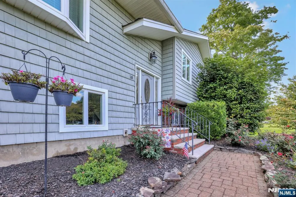 18 Starlight Road Jefferson Township, NJ 07438