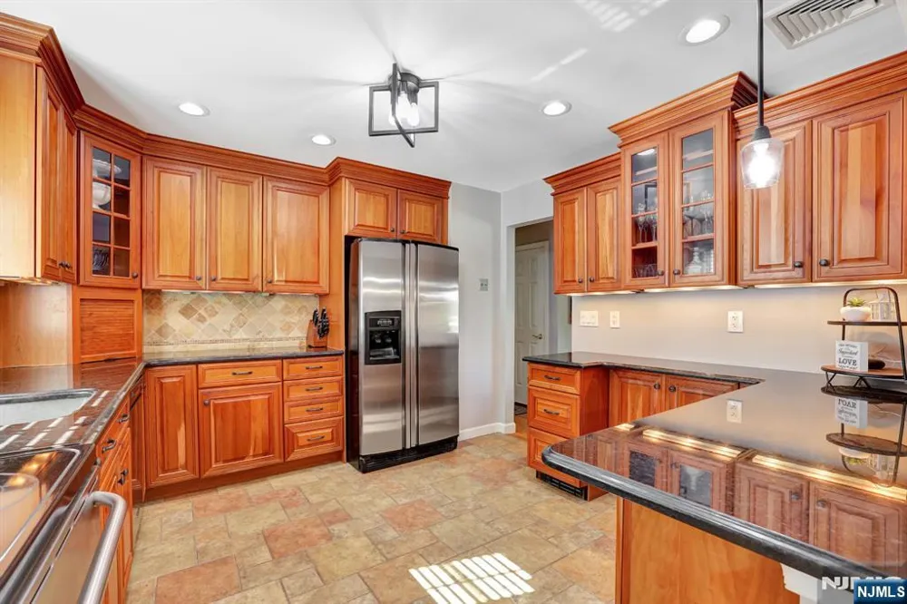 18 Starlight Road Jefferson Township, NJ 07438