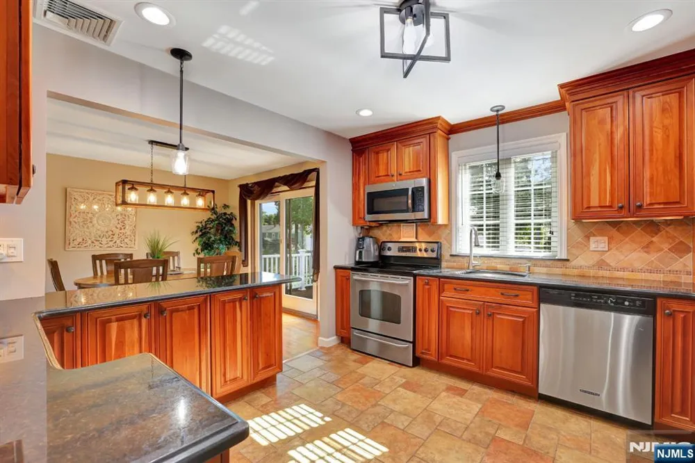 18 Starlight Road Jefferson Township, NJ 07438