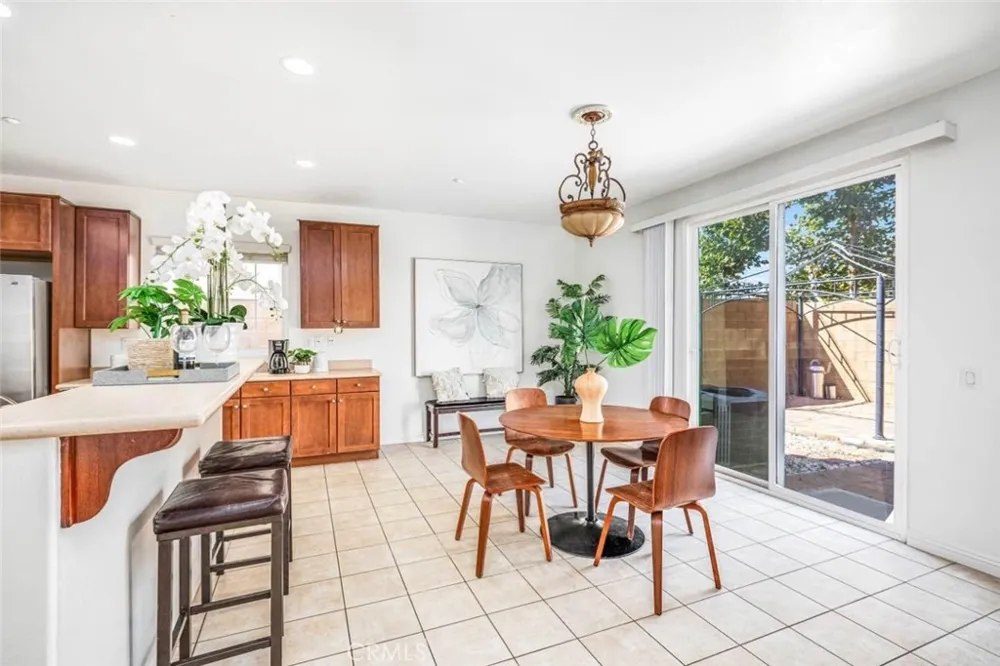 16438 Gala Fontana, CA 92337