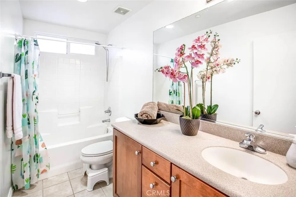16438 Gala Fontana, CA 92337
