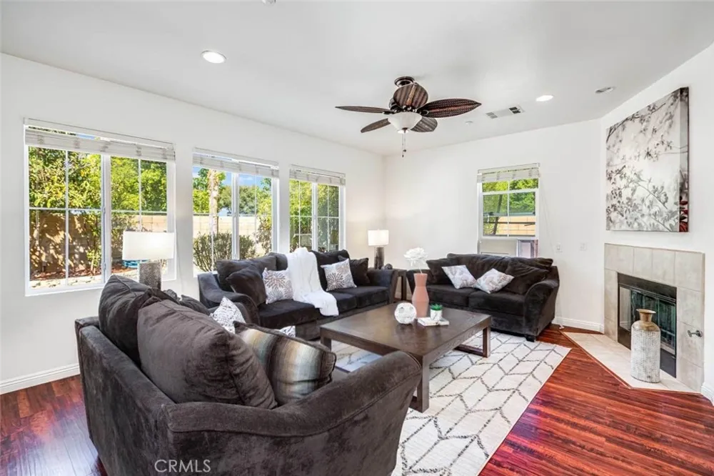 16438 Gala Fontana, CA 92337