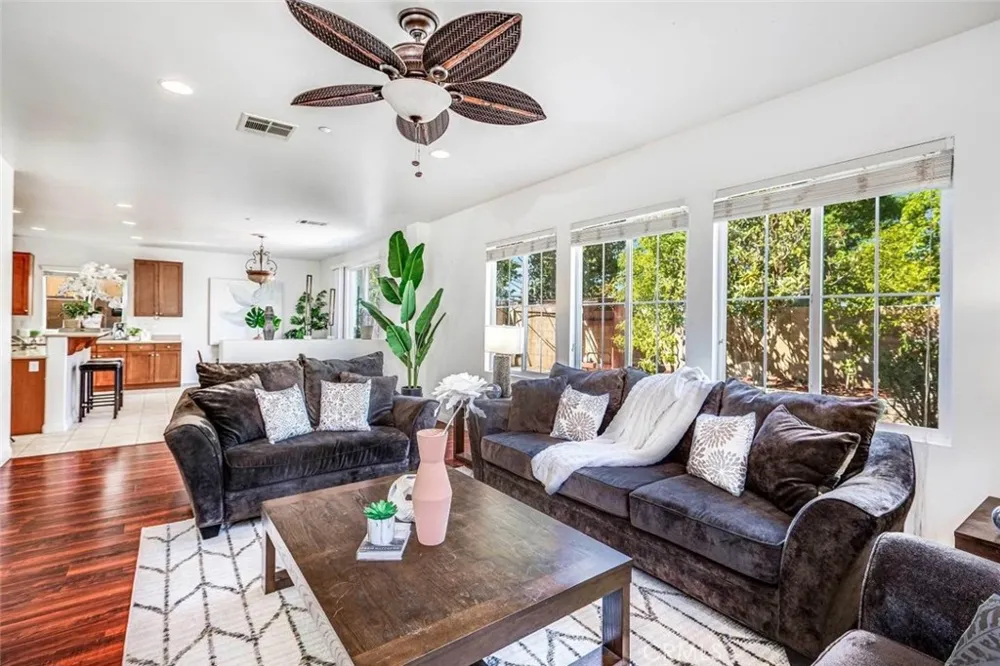 16438 Gala Fontana, CA 92337