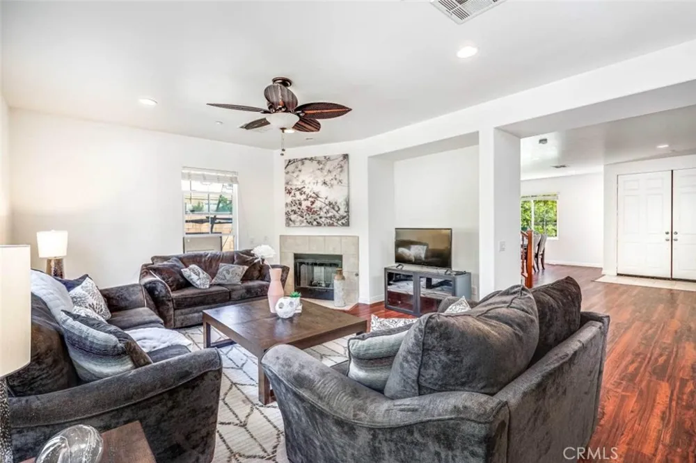 16438 Gala Fontana, CA 92337