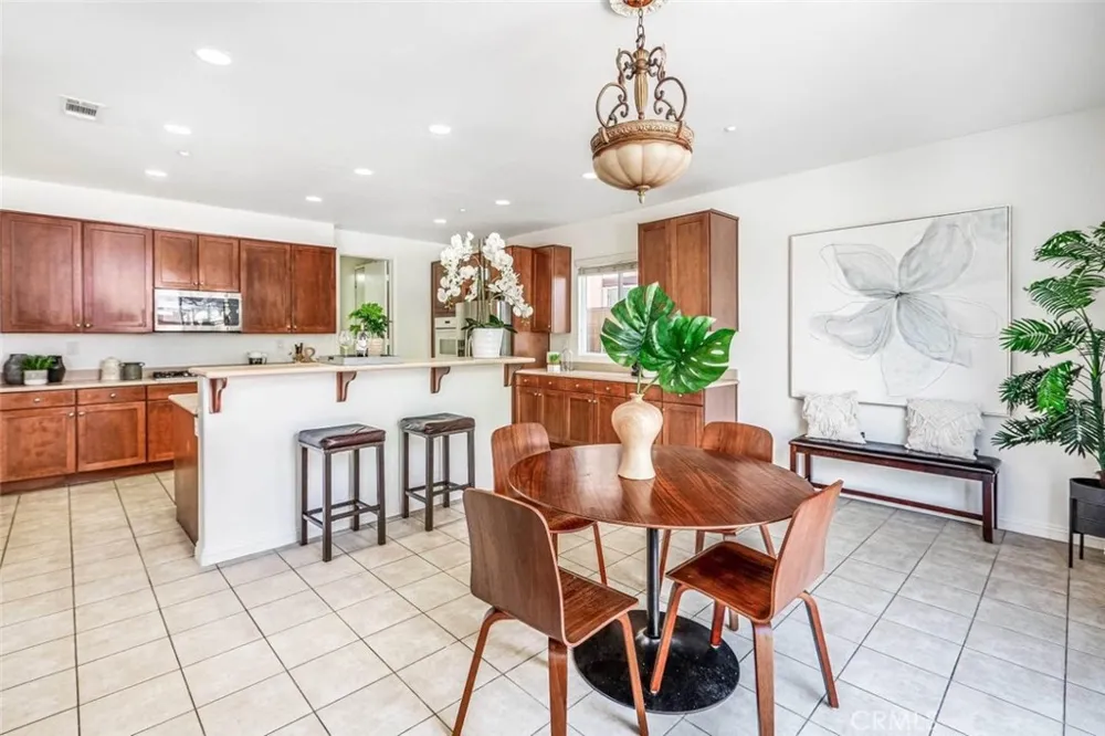 16438 Gala Fontana, CA 92337