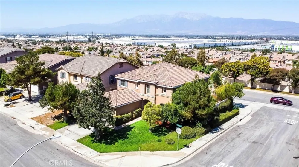 16438 Gala Fontana, CA 92337