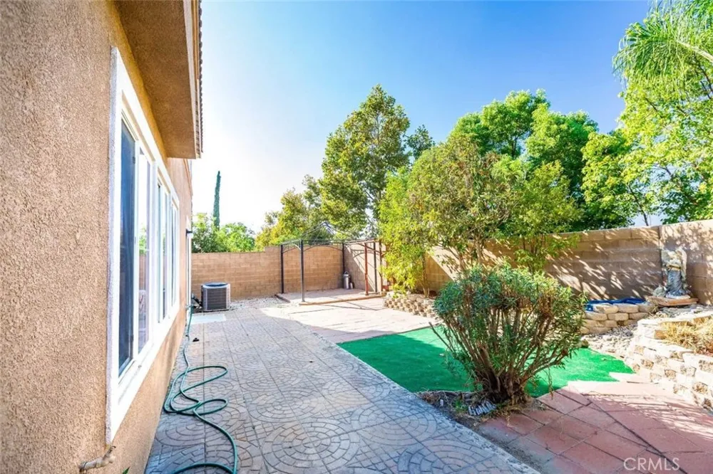 16438 Gala Fontana, CA 92337