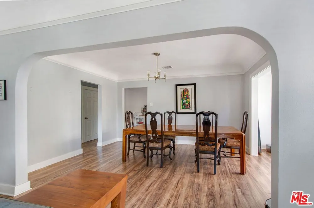 2051 W 78th Place Los Angeles, CA 90047