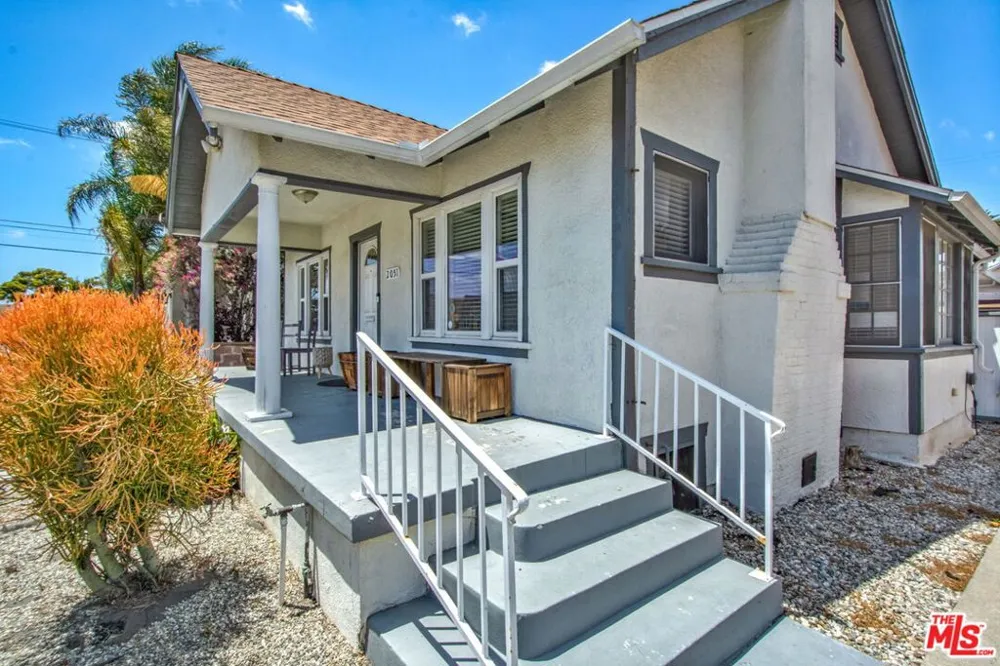 2051 W 78th Place Los Angeles, CA 90047